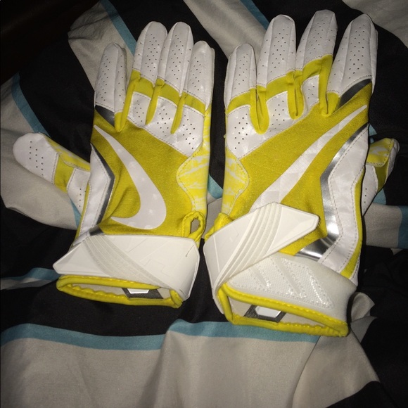 Nike football gloves - Picture 2 of 5