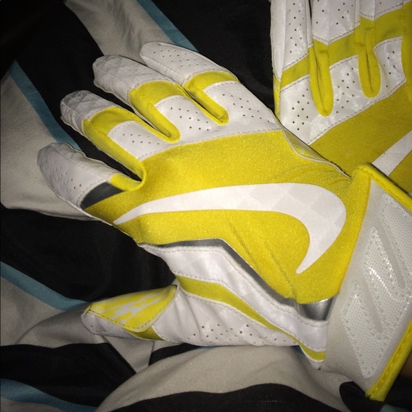 Nike football gloves - Picture 3 of 5