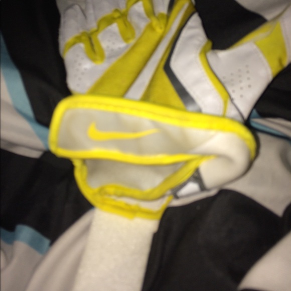 Nike football gloves - Picture 5 of 5