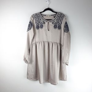 Embroidered baby doll with keyhole