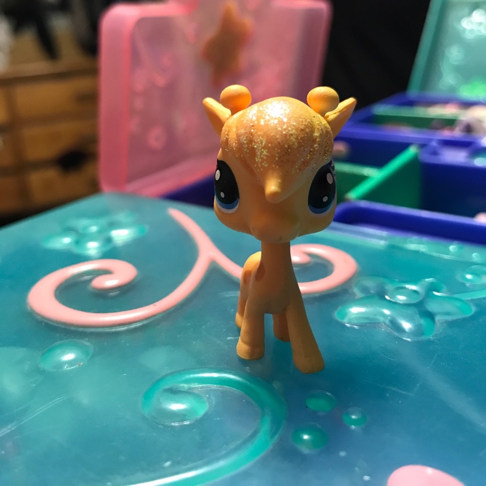 Yellow lps giraffe