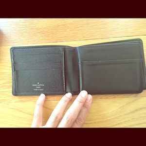 EUC genuine Louis Vuitton men's wallet EUC genuine Louis Vuitton men's wallet