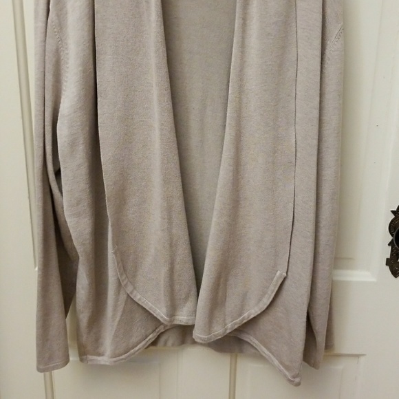 Cardi - Picture 3 of 3