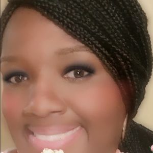 Meet your Posher, Dena