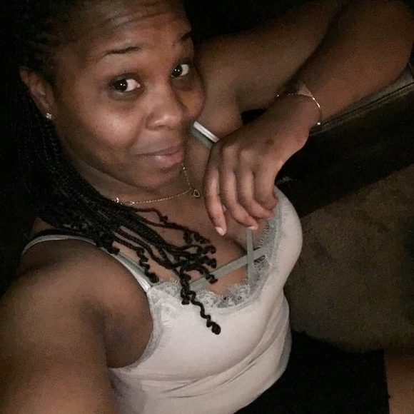 Meet your Posher, Bernadette - Picture 1 of 1