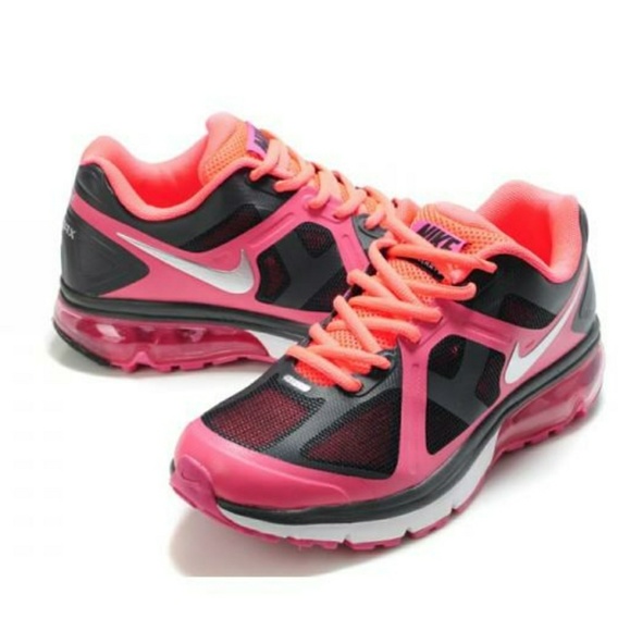 Nike Shoes - Nike Excellerate Airmax