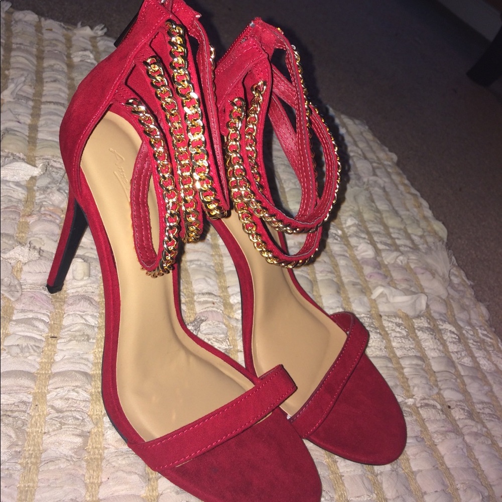 Never worn !!