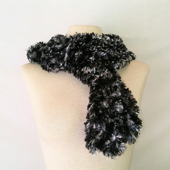 🖤 Plush Winter Scarf #hundredsofscarves - Picture 4 of 4