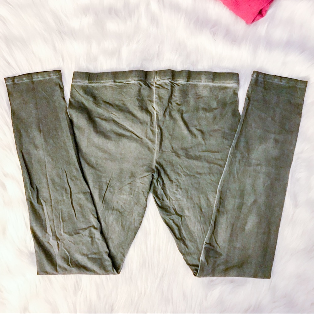 Plus Size•Olive Mineral Wash Legging - Picture 4 of 7