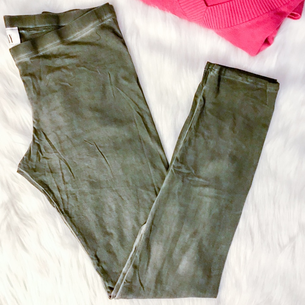 Plus Size•Olive Mineral Wash Legging - Picture 5 of 7