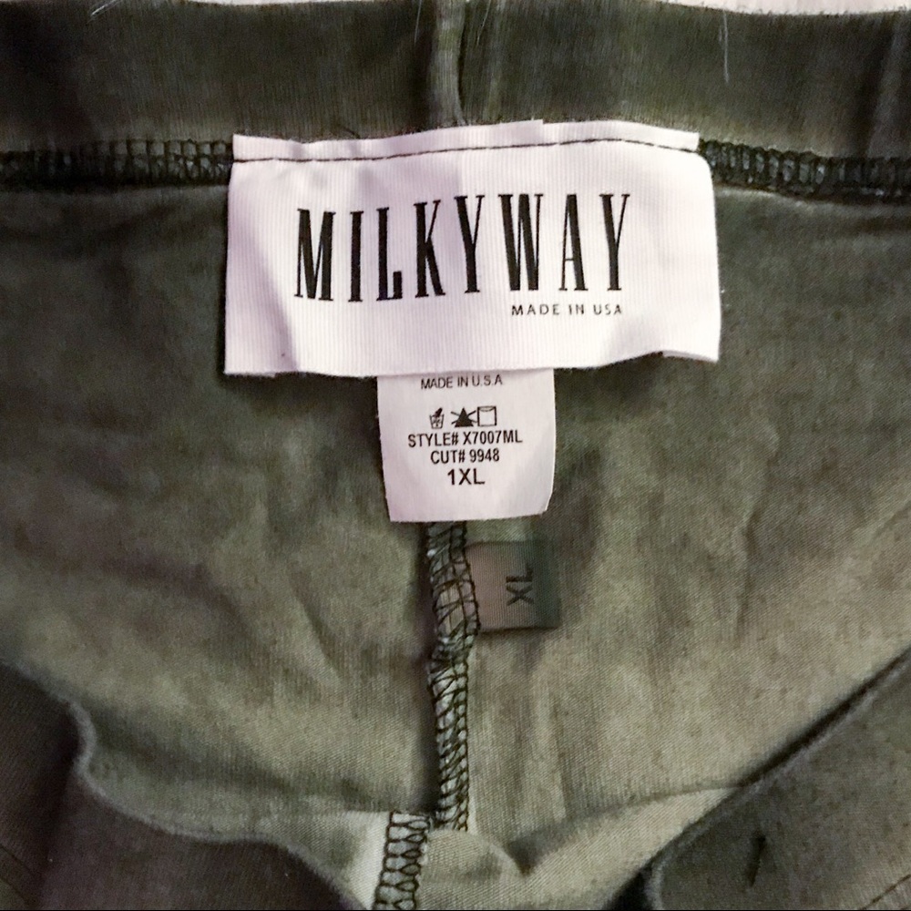 Plus Size•Olive Mineral Wash Legging - Picture 6 of 7