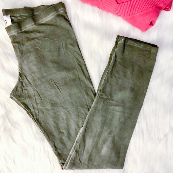 Plus Size•Olive Mineral Wash Legging - Picture 5 of 7