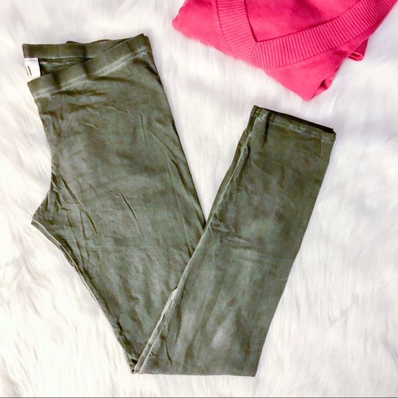 Plus Size•Olive Mineral Wash Legging - Picture 3 of 7