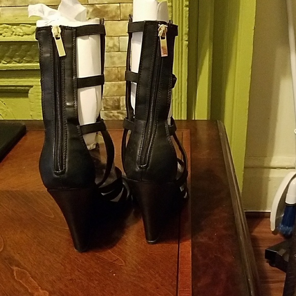 Shoes - Picture 2 of 4