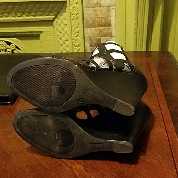 Shoes - Picture 4 of 4