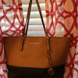 Michael Kors  Saffiano Jet Set Tote