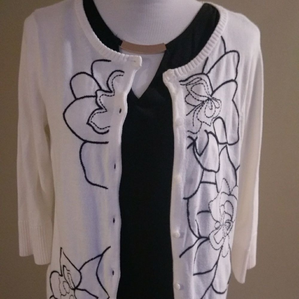 🎈 Mix & match with this perfect cardige