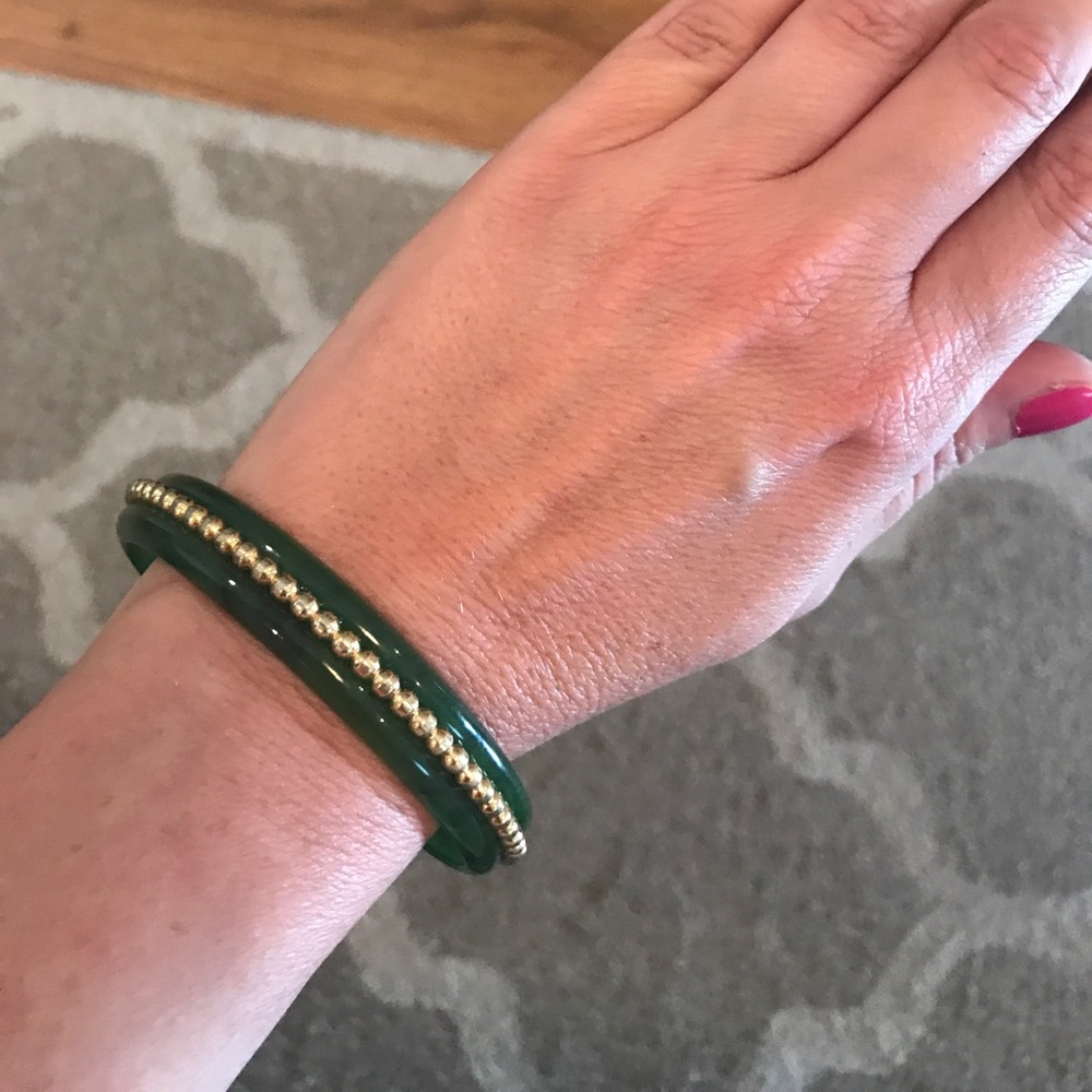 Green bracelet and pendant set