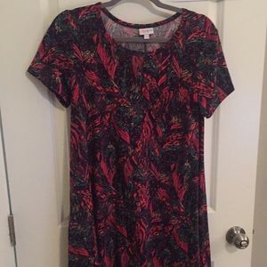 EUC XS Lularoe Carly 🦄 feather print
