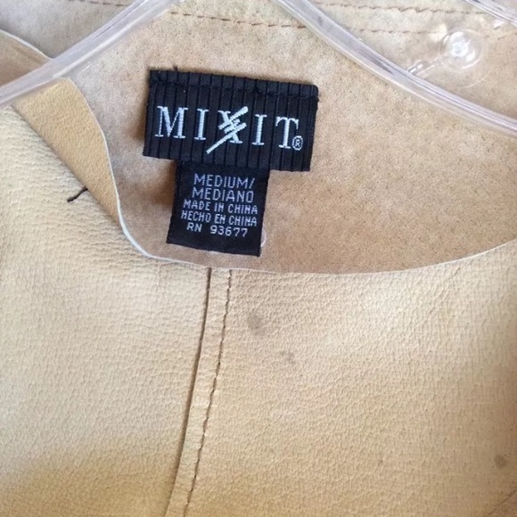 Womans Medium genuine leather fringe jacket early 2000’s - Picture 4 of 6