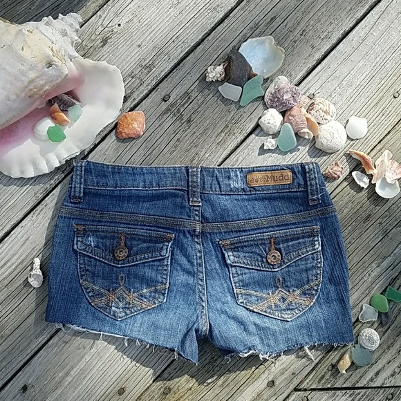 Mudd shorts  FREE 😊😊 with $30.00 purchase - Picture 2 of 4