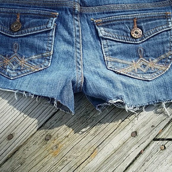 Mudd shorts  FREE 😊😊 with $30.00 purchase - Picture 3 of 4