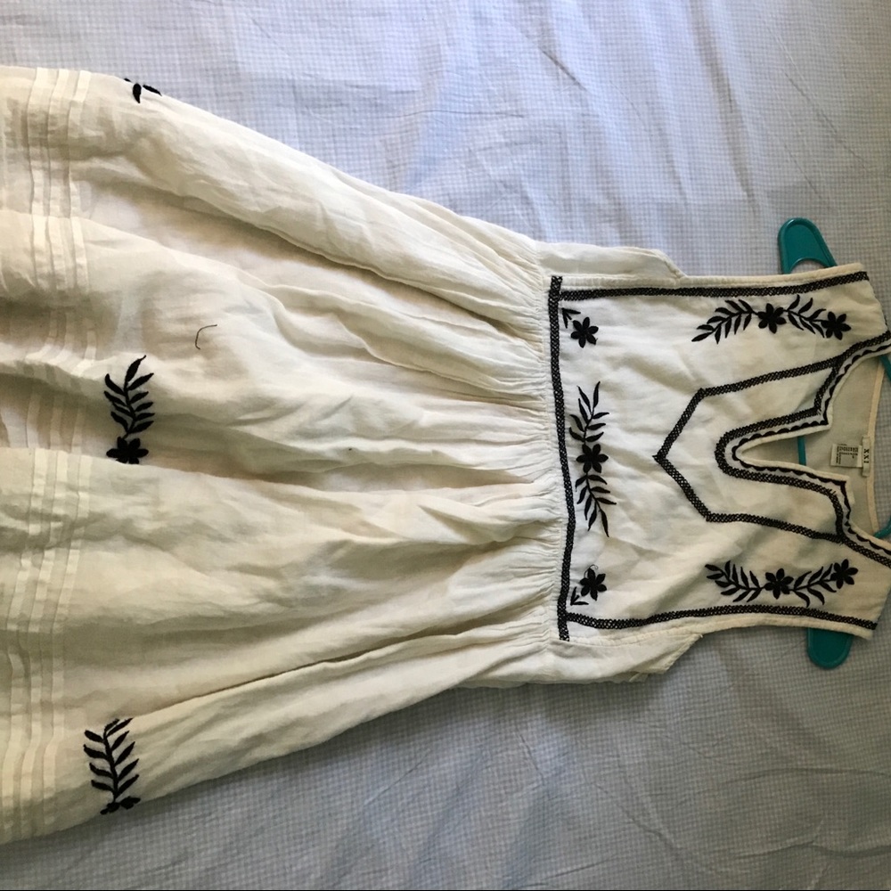 Forever 21 Embroidered Spanish Style Dress