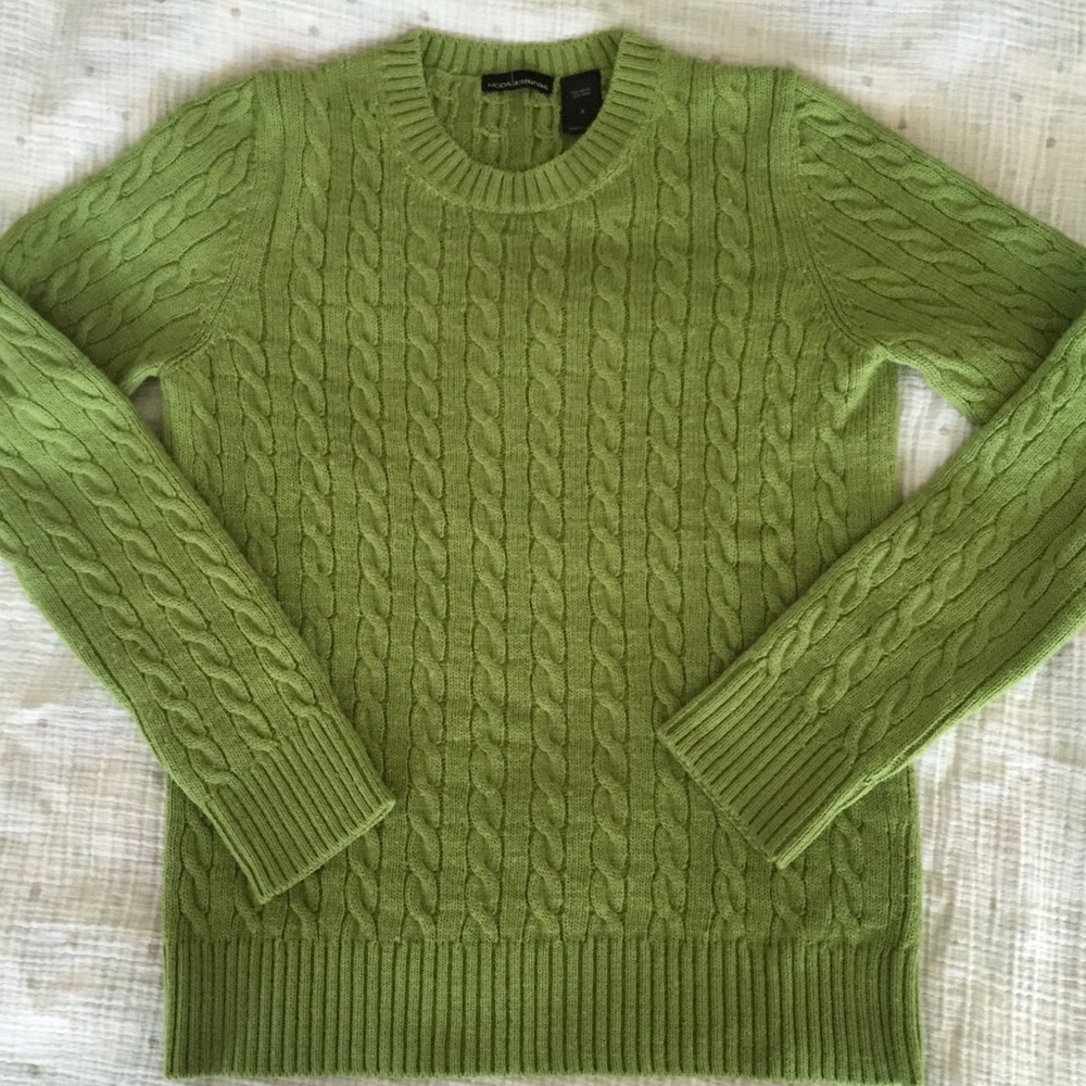 Classic green cable knit crew neck sweater