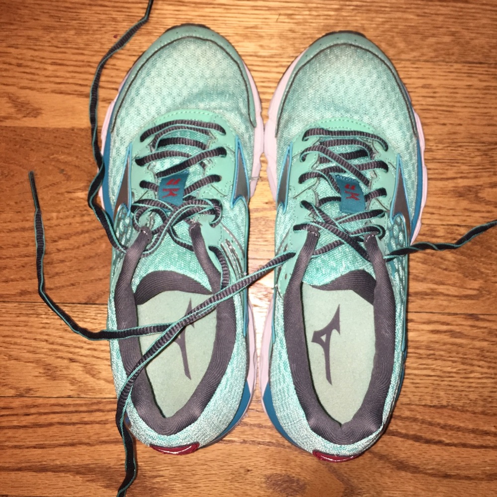 Mizuno Wave inspire 11 tennis shoes