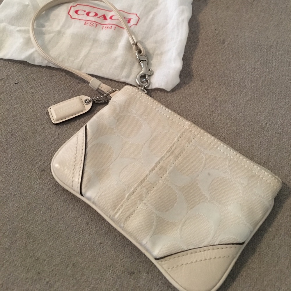 ❤️ Coach Signature Wristlet w Dust Bag Authentic - Picture 4 of 6