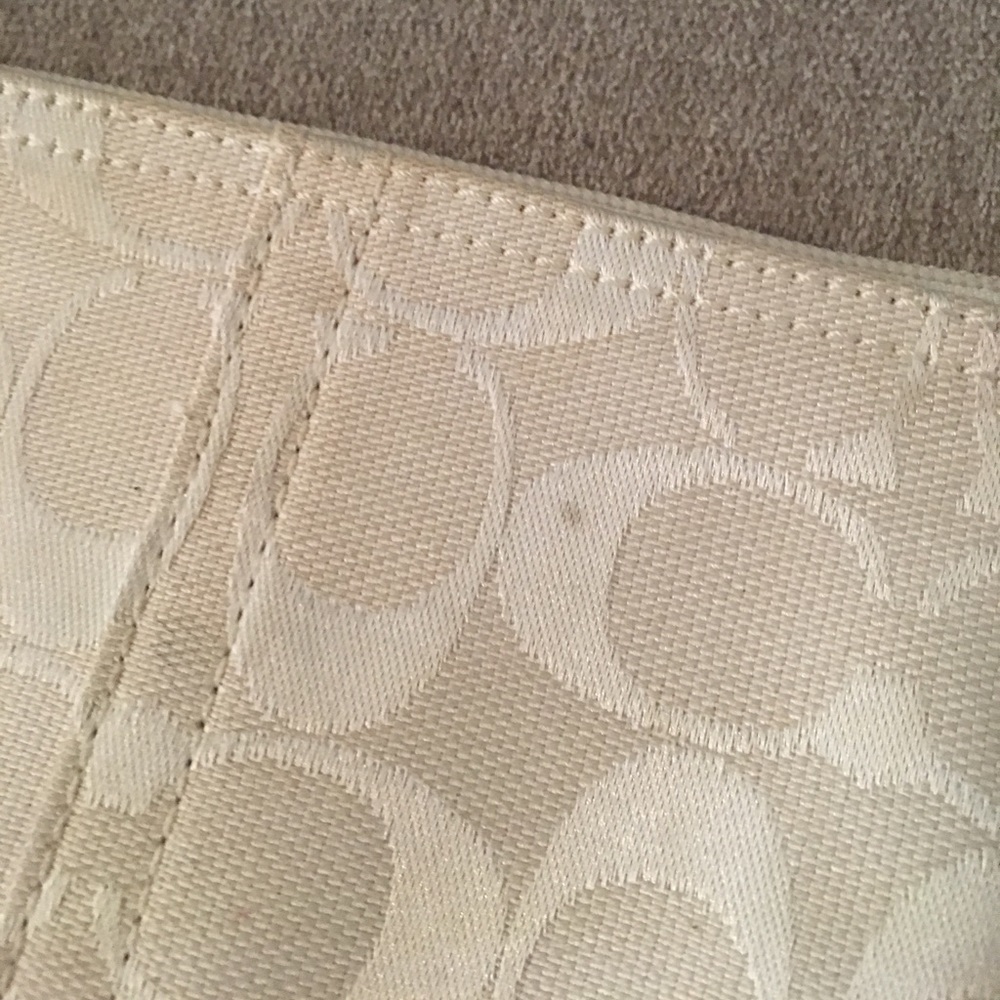 ❤️ Coach Signature Wristlet w Dust Bag Authentic - Picture 5 of 6