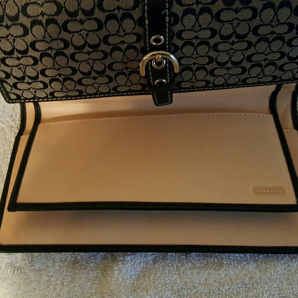 Coach  Set - Picture 2 of 3