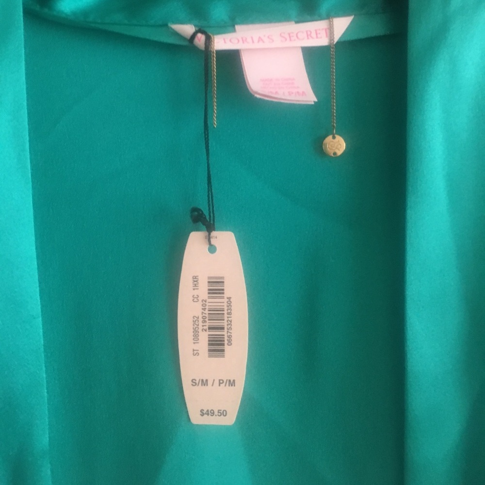 NWT!  Victoria's Secret Robe - Size S/M - Picture 2 of 3