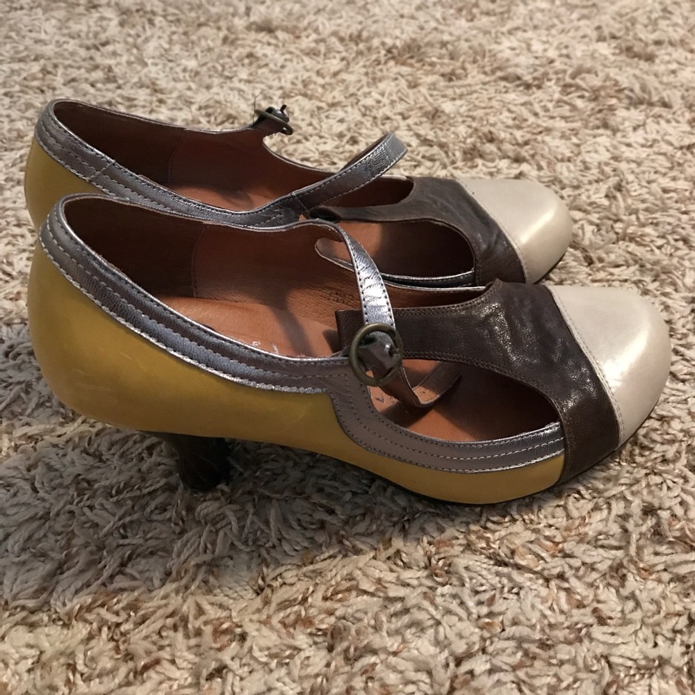Shoes - Picture 3 of 4