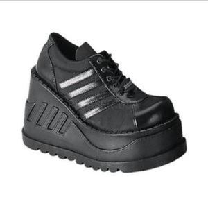 Demonia Sneakers - Size 6