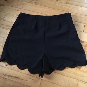 Monteau Scalloped Shorts