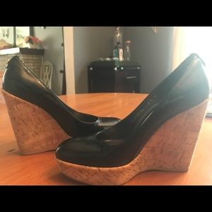 Stuart Weitzman corkswoon black patent wedges
