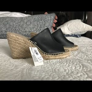 Gap wedges. Size 8. NWT
