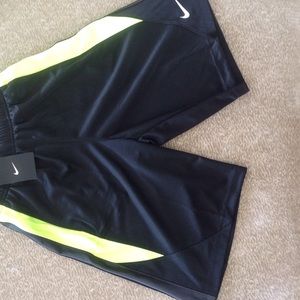 Nike Boys size medium basketball shorts nwt