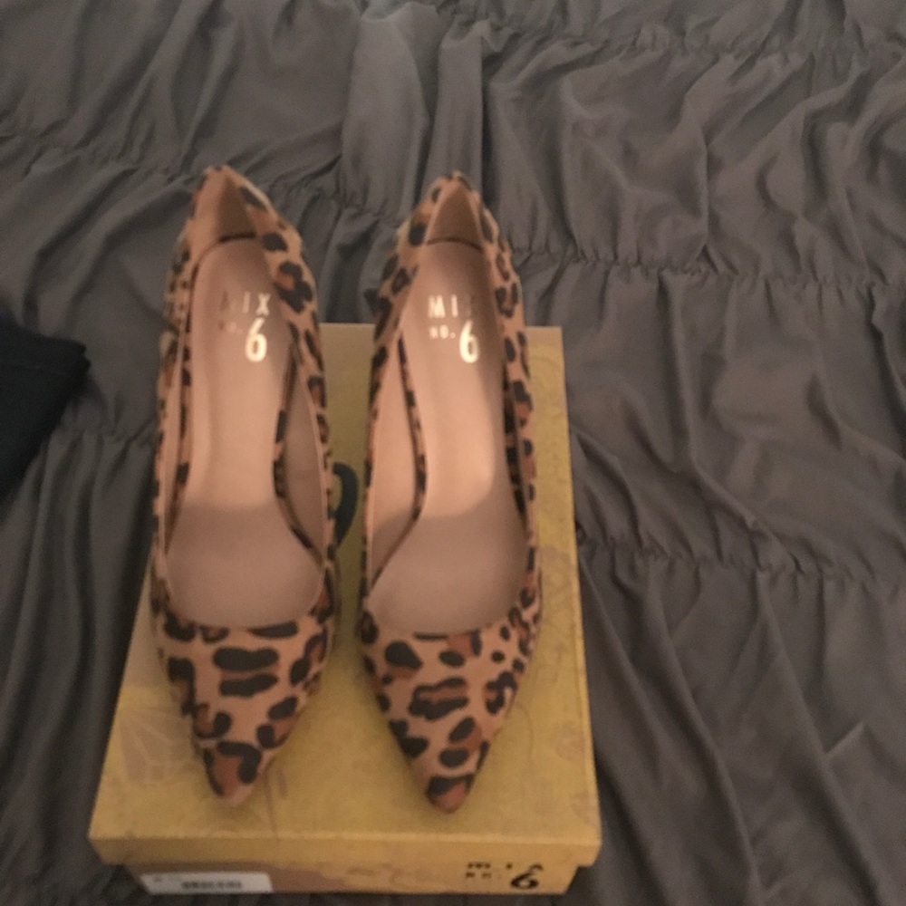 Leopard pumps