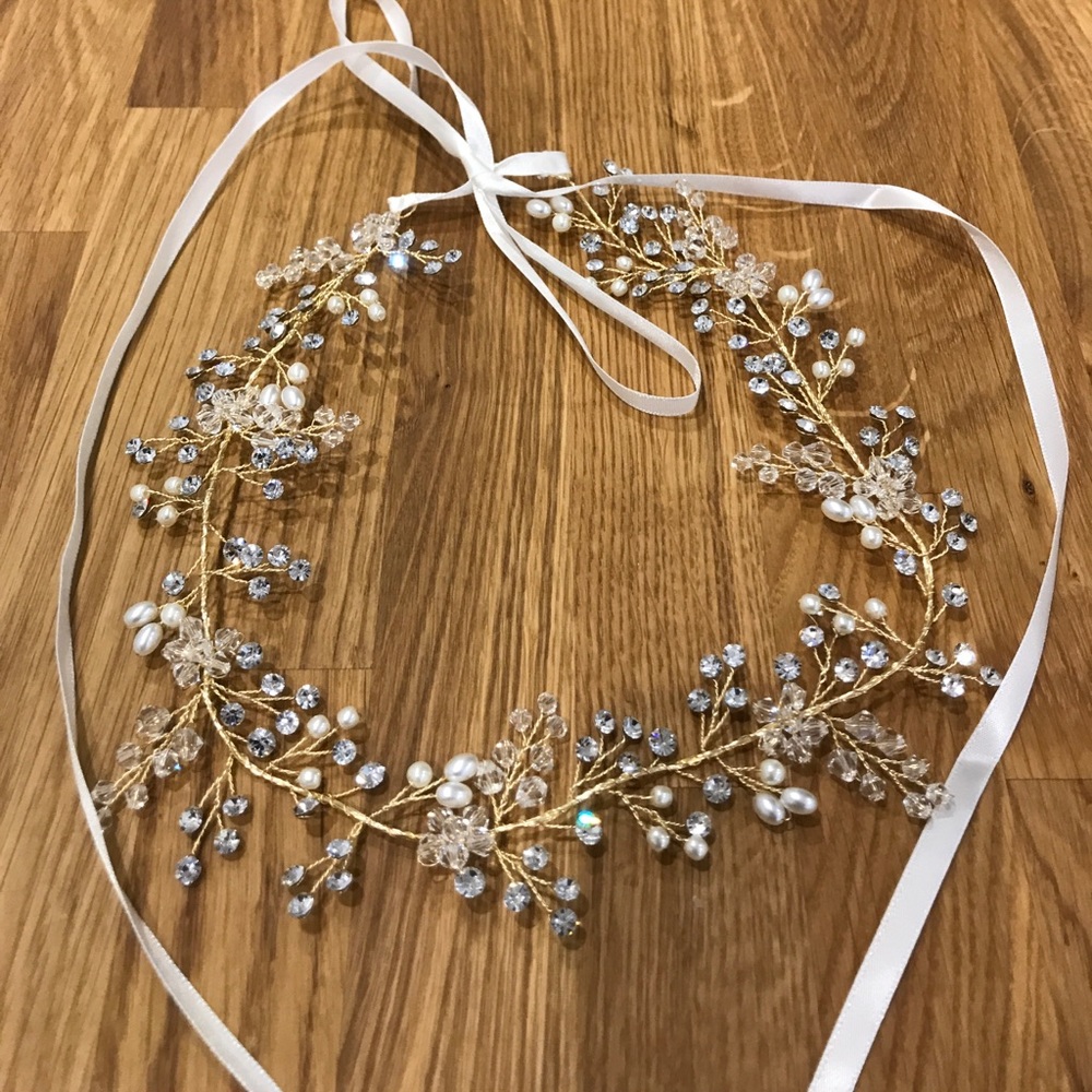 Rhinestone crystals and faux pearl headband
