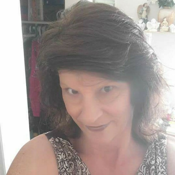 Meet your Posher, Donna - Picture 2 of 2