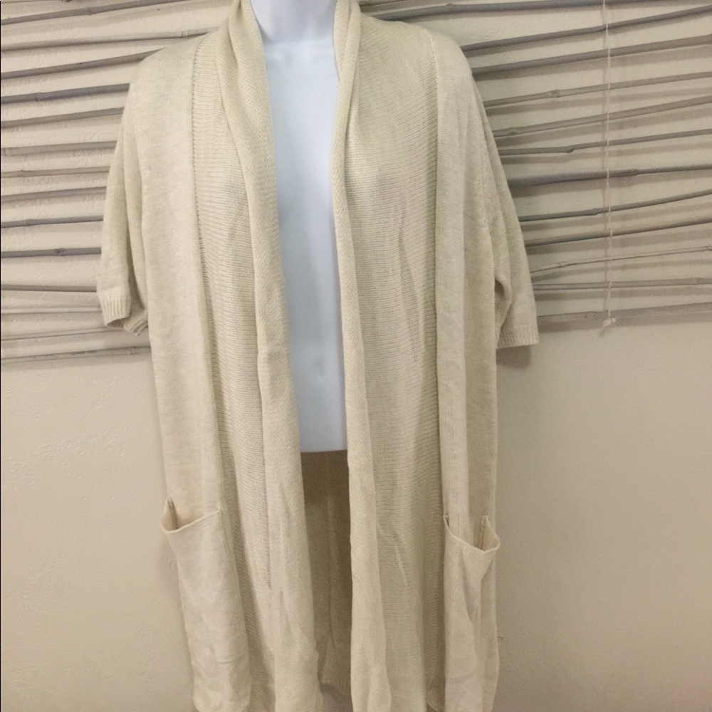 Gap 3/4 cardigan. New with tag. Beige. Size small