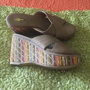 Volitile wedge sandals