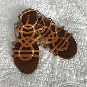Camel with gold embellishment. Size 7.5. Like new