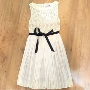Forever21 - Lace and Pleats Dress