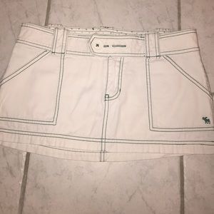 White Abercrombie mini skirt (size 2)