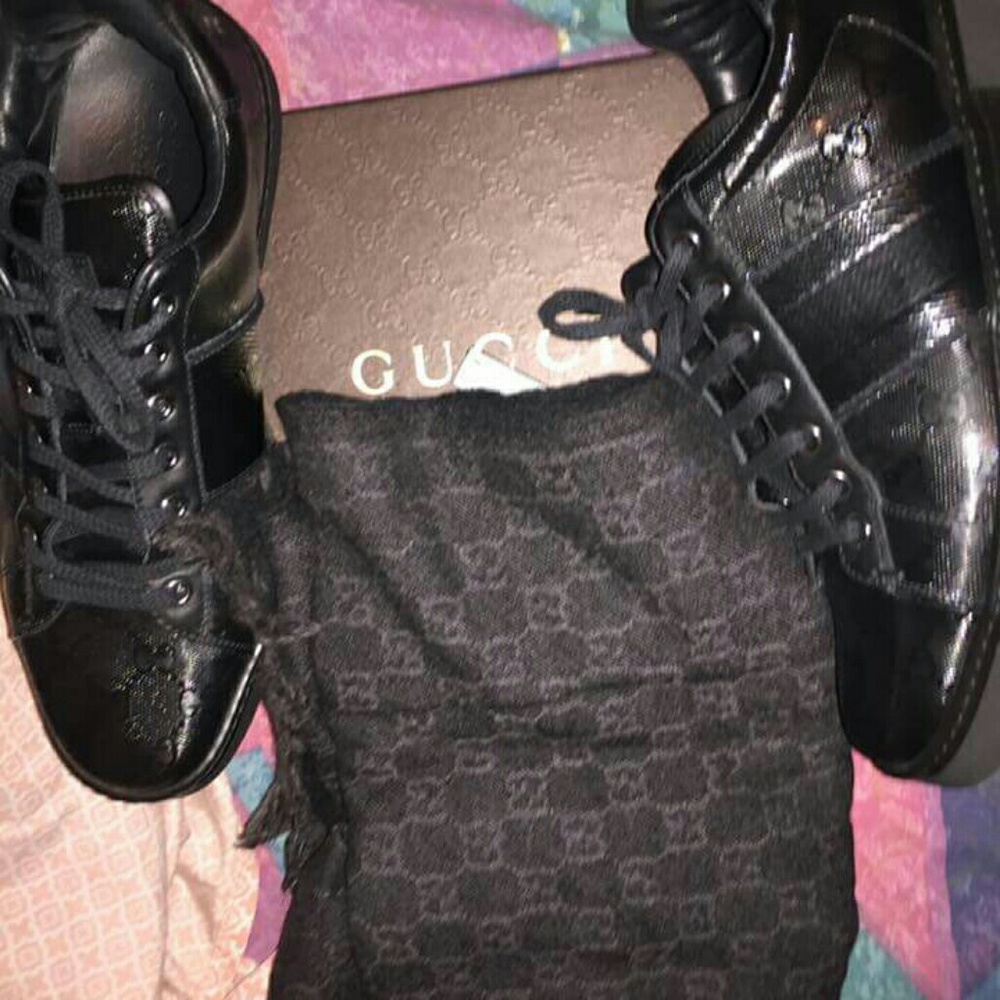 Gucci shoes size 8.5 comes with box and dust bag