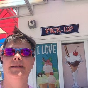 Meet your Posher, Mickey