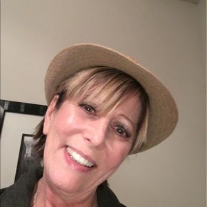 Meet your Posher, Pam